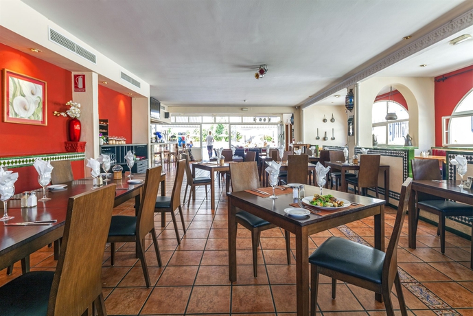 Imagen del bar/restaurante del Apartamentos Sahara Sunset by Diamond Resorts. Foto 5