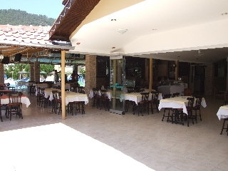 Imagen del bar/restaurante del Apartamentos Sahin Palace. Foto 5