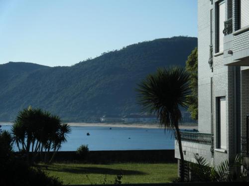 Imagen de los exteriores del Apartamentos Salceda. Foto 10