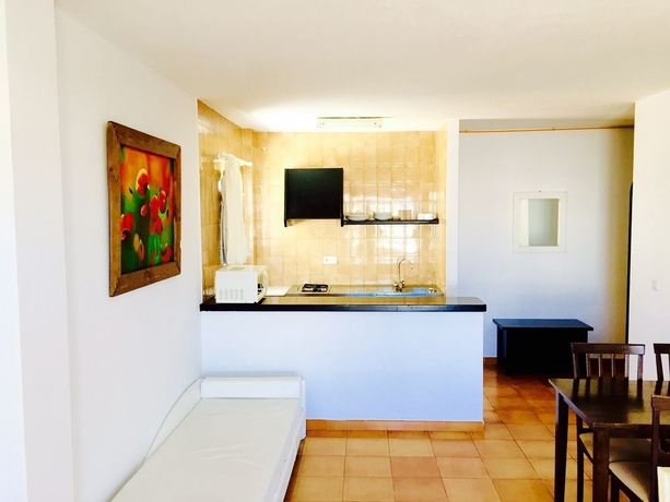 Imagen de los interiores del Apartamentos San Antonio Beach. Foto 12