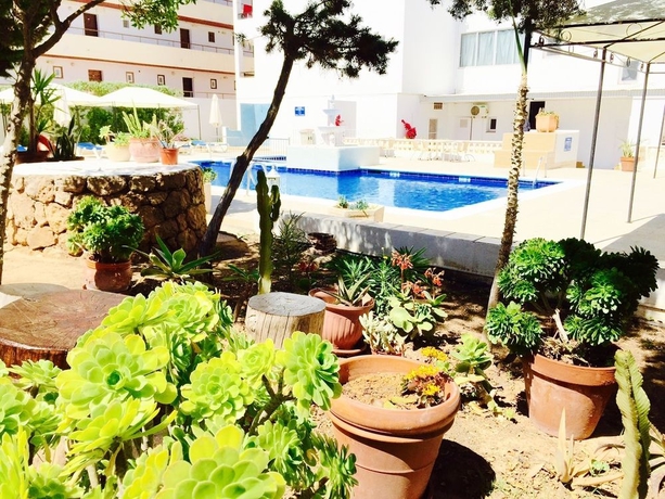 Imagen de los exteriores del Apartamentos San Antonio Beach. Foto 9