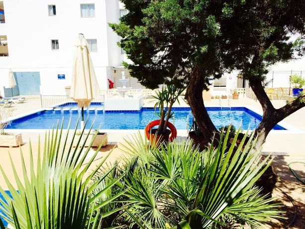 Imagen de los exteriores del Apartamentos San Antonio Beach. Foto 10