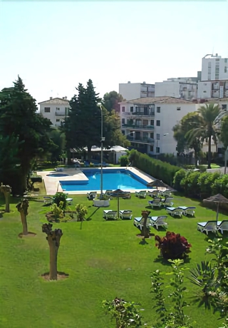Imagen de la piscina del Apartamentos San Carlos, Benalm&aacute;dena. Foto 19