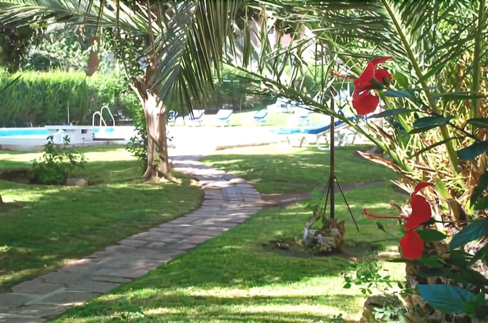 Imagen de los exteriores del Apartamentos San Carlos, Benalm&aacute;dena. Foto 12