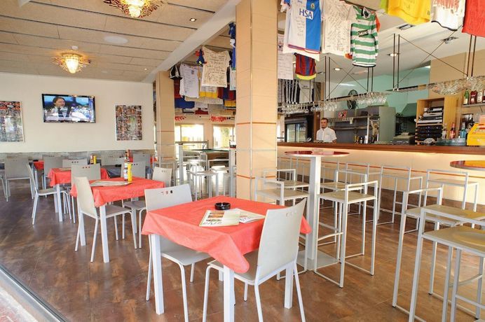 Imagen del bar/restaurante del Apartamentos San Francisco, San Antonio [Centro]. Foto 3