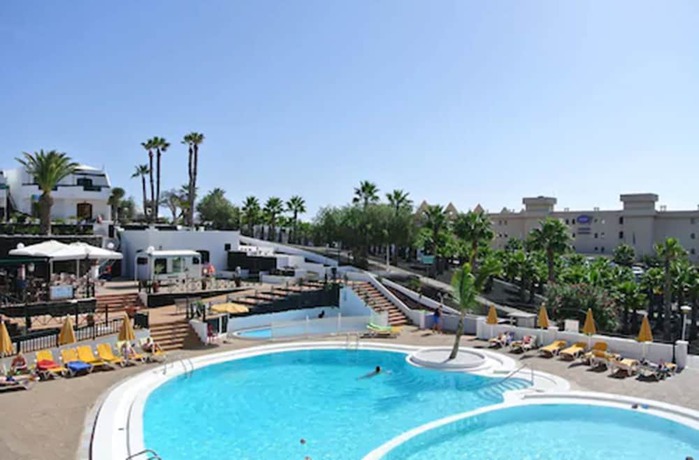 Imagen de la piscina del Apartamentos San Marcial. Foto 14