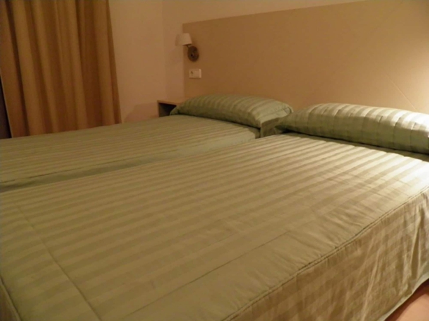 Imagen de la habitación del Apartamentos Sant Jordi Fontanella. Foto 4