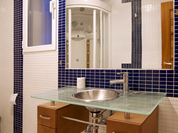 Imagen de la habitación del Apartamentos Santa Ana, Barrio de las Letras. Foto 10