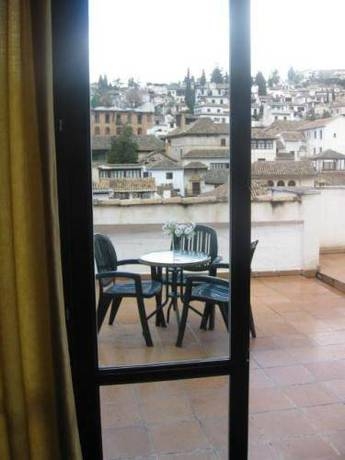 Imagen de la habitación del Apartamentos Santa Ana, Granada. Foto 9