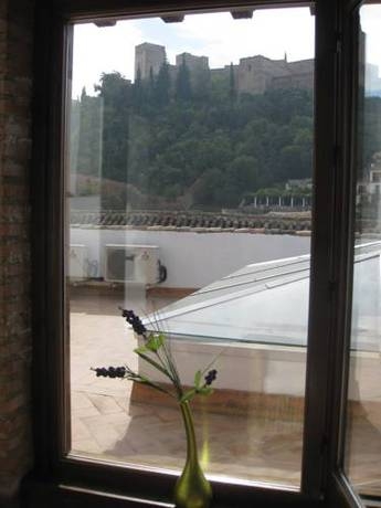 Imagen de los exteriores del Apartamentos Santa Ana, Granada. Foto 29