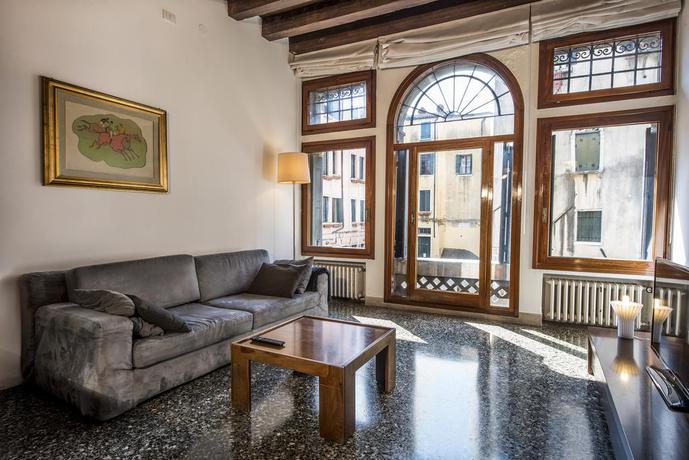 Imagen de los interiores del Apartamentos Santa Maria Formosa Apartment. Foto 16