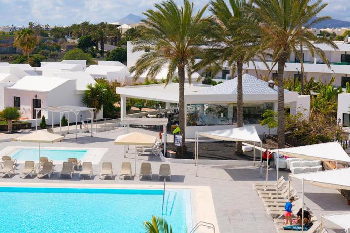 Imagen de la piscina del Apartamentos Santa Rosa, Costa Teguise. Foto 21