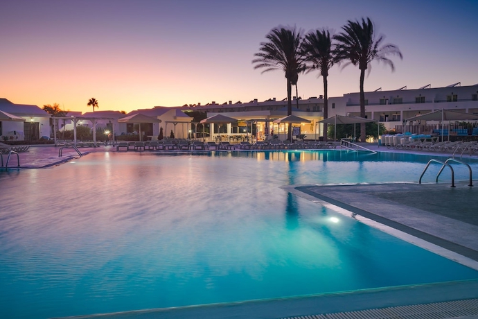 Imagen de la piscina del Apartamentos Santa Rosa, Costa Teguise. Foto 22
