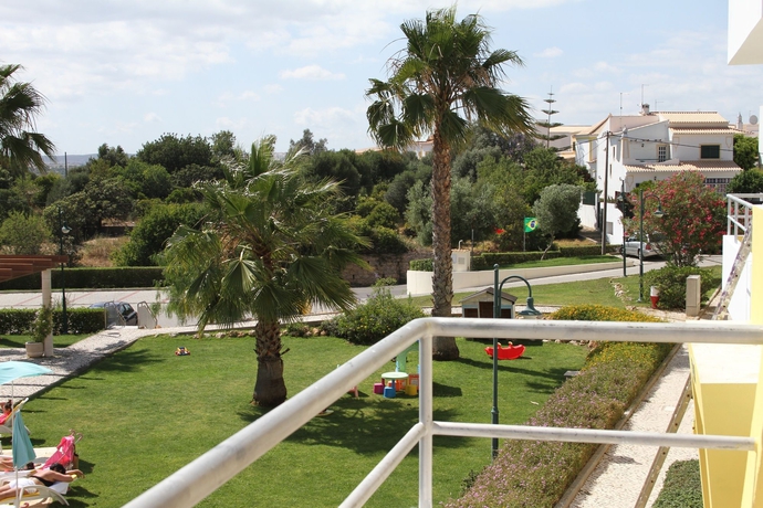 Imagen de los exteriores del Apartamentos Santa Teresinha. Foto 8