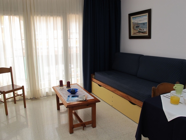 Imagen de los interiores del Apartamentos Santi, Lloret de Mar. Foto 14