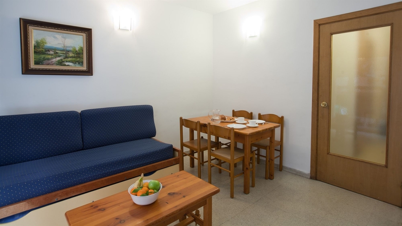 Imagen de los interiores del Apartamentos Santi, Lloret de Mar. Foto 15