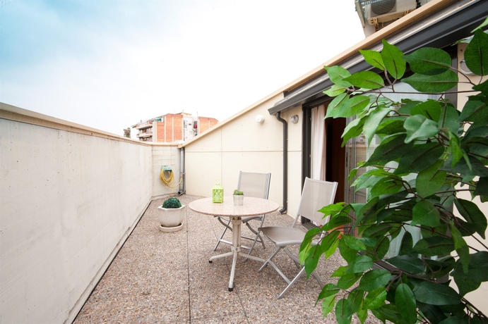 Imagen de los exteriores del Apartamentos Sata Park Guell. Foto 10