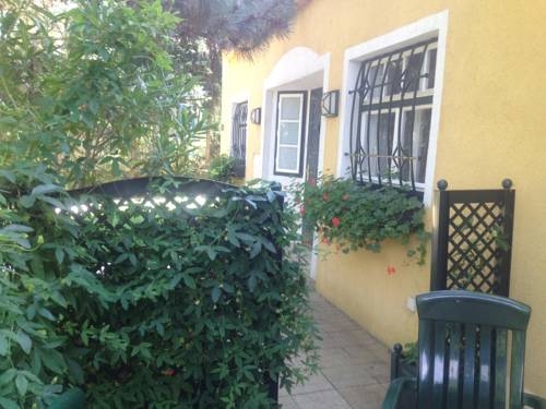 Imagen de los exteriores del Apartamentos Schönes In Idyllischer Stadtvilla. Foto 5