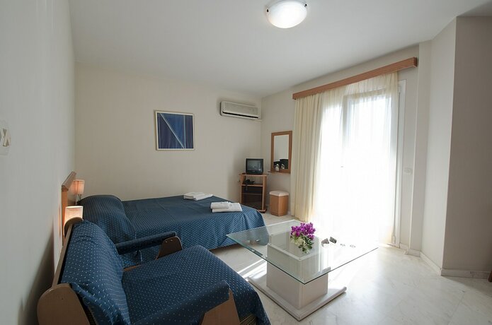 Imagen general del Apartamentos Sea Breeze, Kalamaki. Foto 3