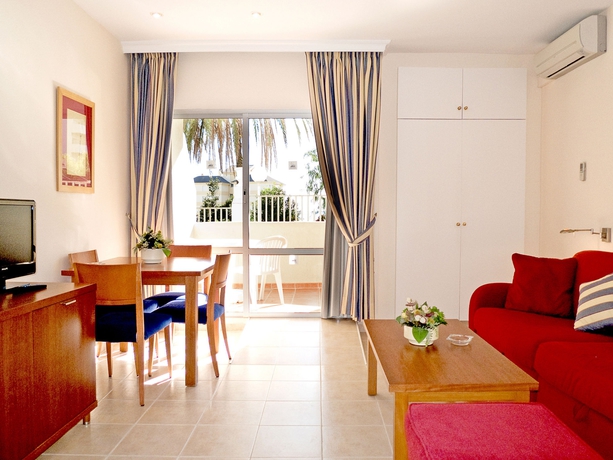 Imagen de los interiores del Apartamentos Select Benal Beach. Foto 6