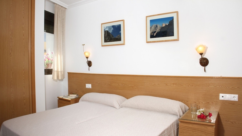 Imagen de la habitación del Apartamentos Serrella. Foto 6