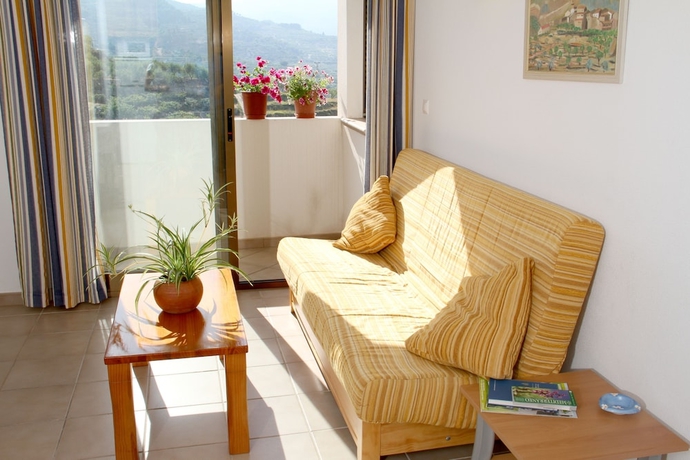 Imagen de la habitación del Apartamentos Serrella. Foto 11