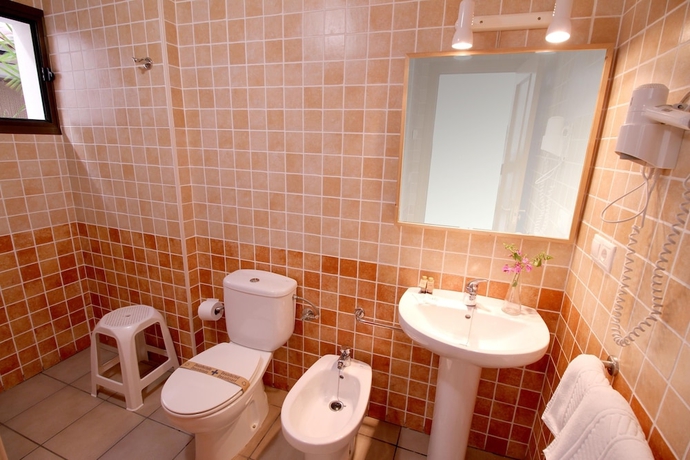 Imagen de la habitación del Apartamentos Serrella. Foto 15