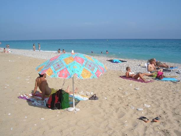 Imagen de los exteriores del Apartamentos Serrella. Foto 16