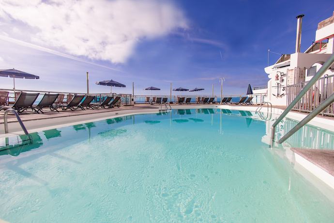 Imagen de la piscina del Apartamentos Servatur Jb - Adults Only. Foto 20