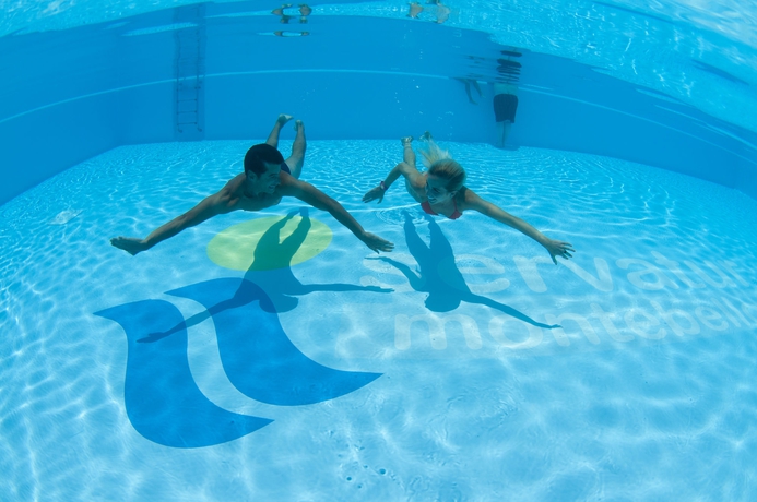 Imagen de la piscina del Apartamentos Servatur Montebello. Foto 11