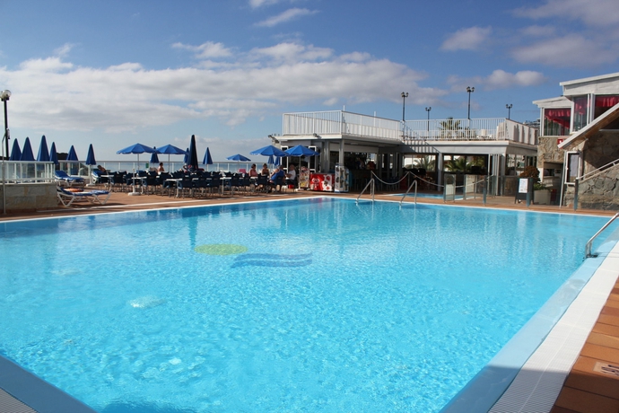 Imagen de la piscina del Apartamentos Servatur Montebello. Foto 13