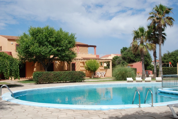 Imagen de la piscina del Apartamentos Ses Anneres. Foto 9