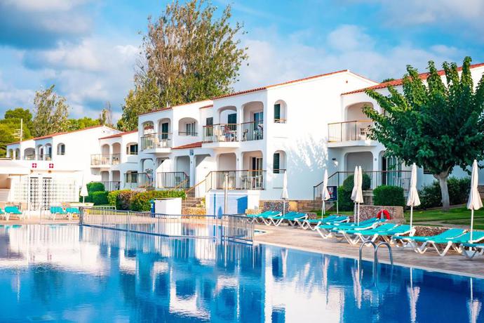 Imagen de la piscina del Apartamentos Seth Mestral Llebeig. Foto 8