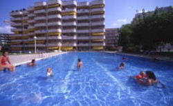 Imagen de la piscina del Apartamentos Sevilla, Salou. Foto 5