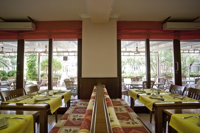 Imagen del bar/restaurante del Apartamentos Siesta I. Foto 5