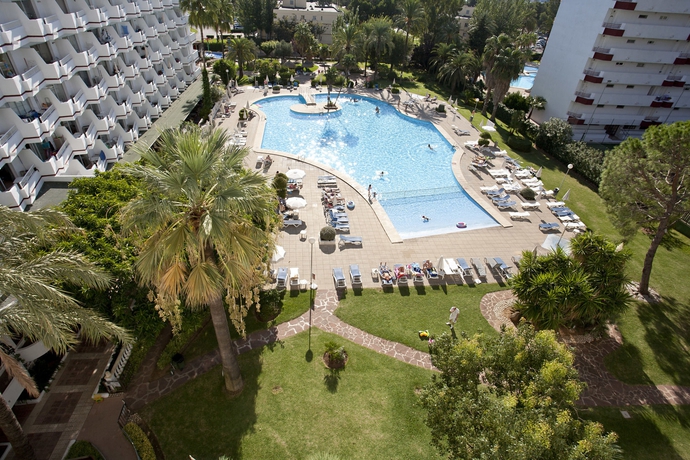 Imagen de la piscina del Apartamentos Siesta I. Foto 17