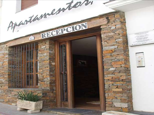 Imagen de los exteriores del Apartamentos Siete Lagunas. Foto 17