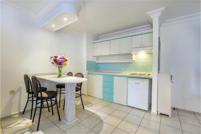 Imagen de los interiores del Apartamentos Sifalar. Foto 12