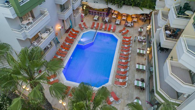 Imagen de la piscina del Apartamentos Sifalar. Foto 15
