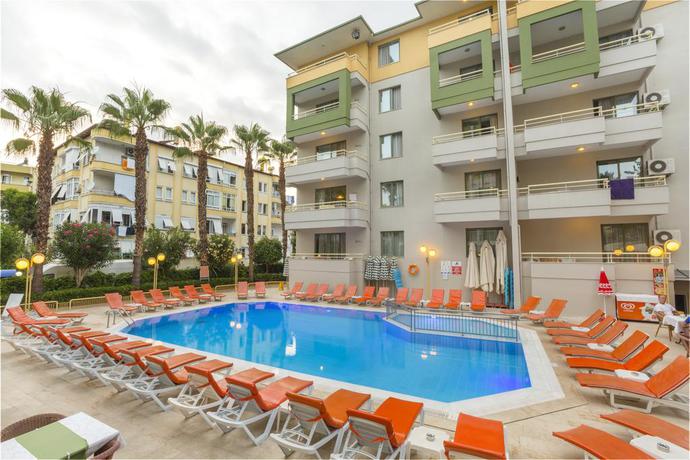 Imagen de la piscina del Apartamentos Sifalar. Foto 16