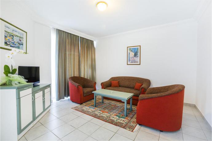 Imagen de los interiores del Apartamentos Sifalar. Foto 14