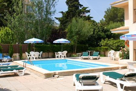 Imagen de la piscina del Apartamentos Sinfony. Foto 7