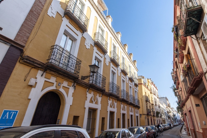 Imagen de los exteriores del Apartamentos Singular Peral. Foto 14