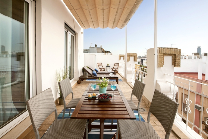 Imagen de los exteriores del Apartamentos Singular Peral. Foto 16