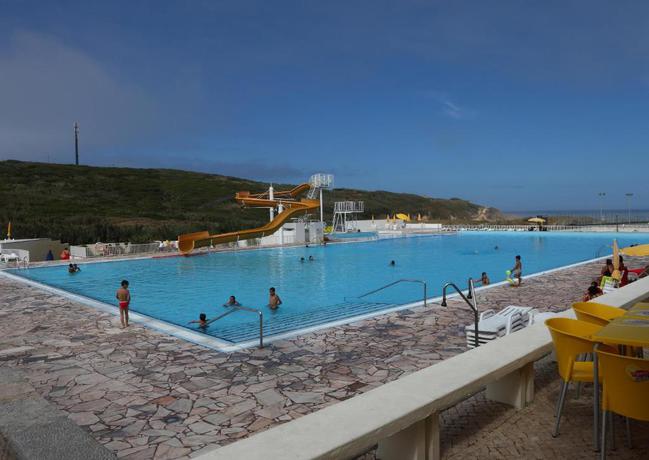 Imagen de la piscina del Apartamentos Sintra Sol - Turisticos. Foto 23