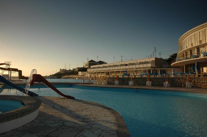 Imagen de la piscina del Apartamentos Sintra Sol - Turisticos. Foto 26