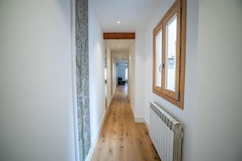 Imagen de los interiores del Apartamentos Smartr Madrid Gran V&iacute;a Apartments. Foto 16