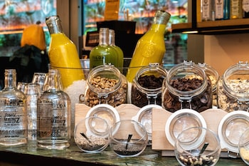 Imagen del bar/restaurante del Apartamentos Smartr Madrid Gran V&iacute;a. Foto 3