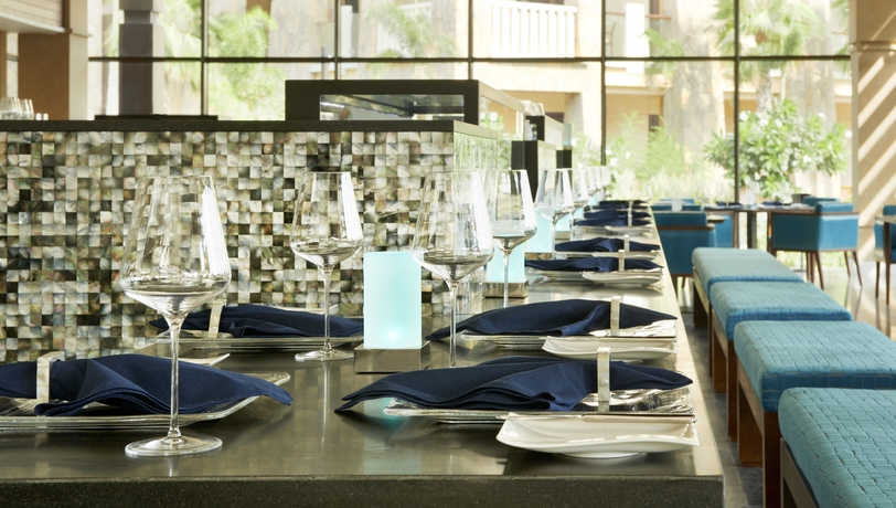 Imagen del bar/restaurante del Apartamentos Sofitel Dubai The Palm Luxury Apartments. Foto 5