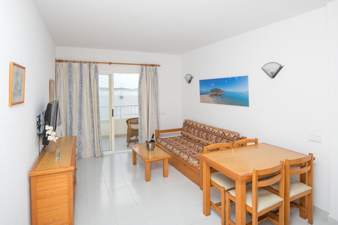 Imagen de los interiores del Apartamentos Sol Bahia Ibiza Suites. Foto 9